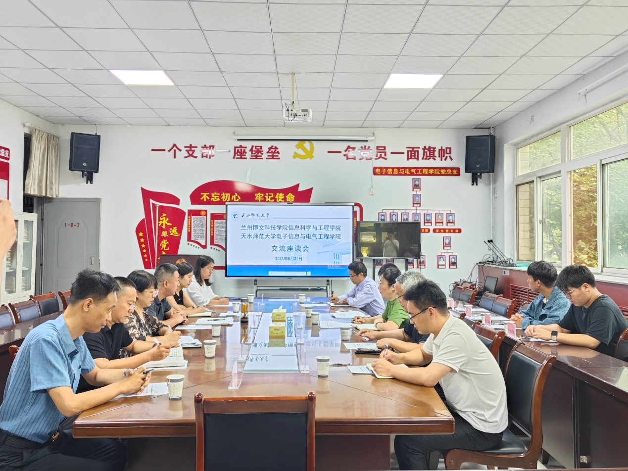 一群人在餐厅用餐AI 生成的内容可能不正确。